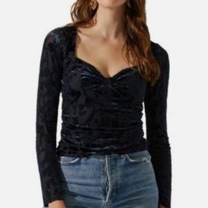 ASTR Women's Dark Floral Blouse